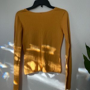 Another Uniqlo beauty. S size. 100% cotton. Feels very good. Great color!